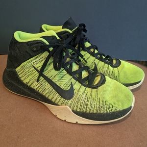 Nike zoom ascention size 6 black and green